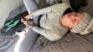 Cold Canadian Samantha Knoxx Uses Vibrator Over Clothes - porn video